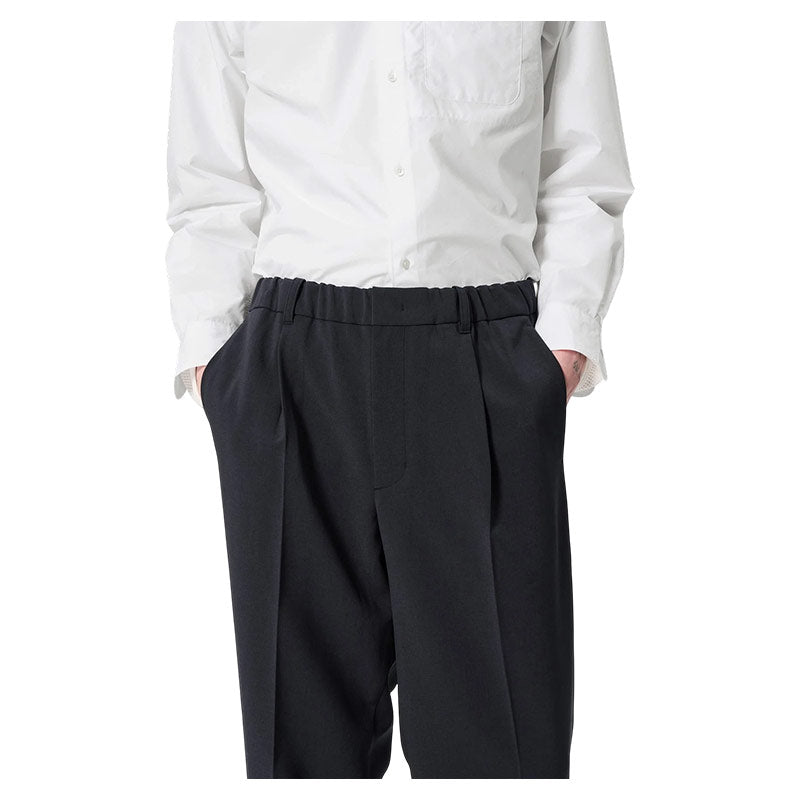 GOLDWIN | One Tuck Straight Pants Black