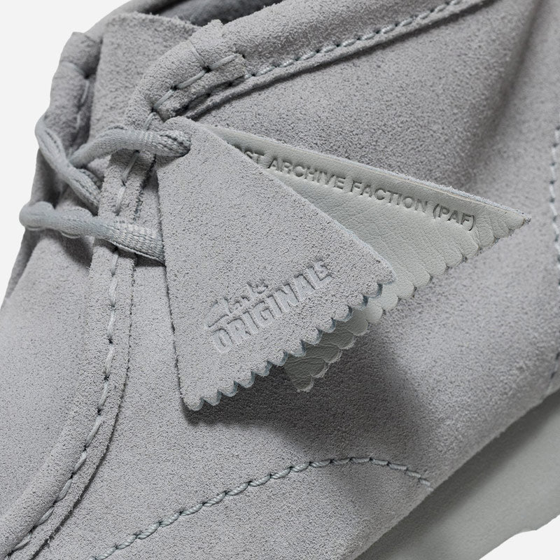 CLARKS | x Post Archive Faction Wallabee Boot Grey / Blue