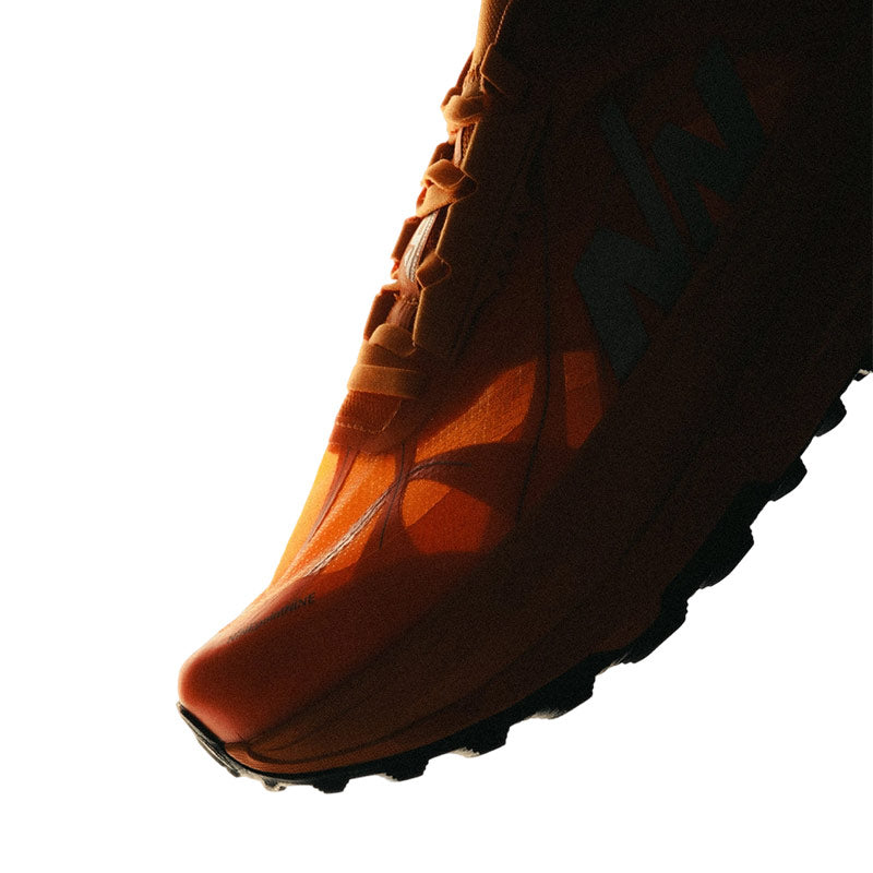 NINEPOINTNINE | x Lining Light Tracker Duli Orange