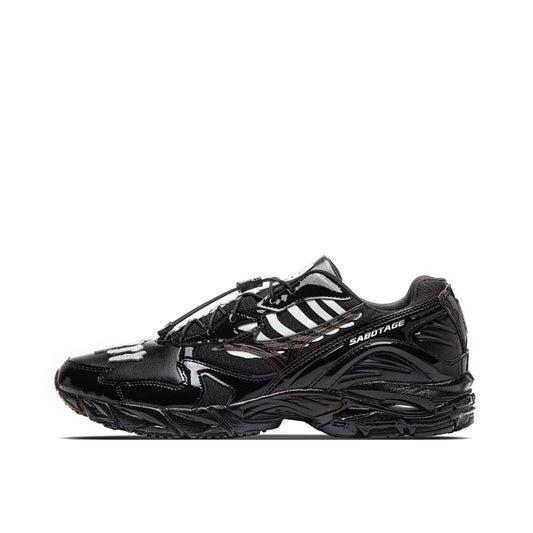 MIZUNO | x SBTG Wave Rider 10 Black / Mist / White