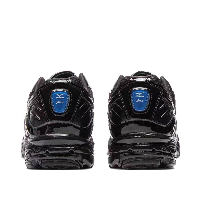 MIZUNO | x SBTG Wave Rider 10 Black / Mist / White