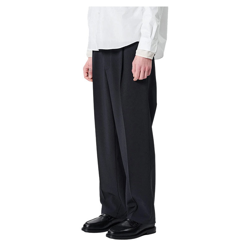 GOLDWIN | One Tuck Straight Pants Black
