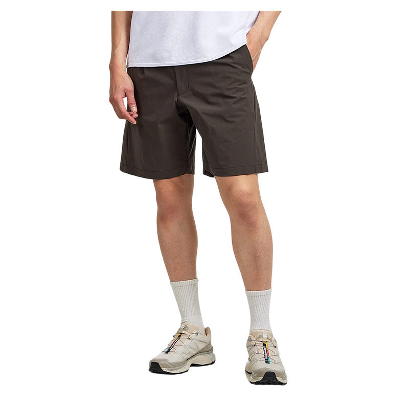 GOLDWIN | One Tuck Light Stretch Shorts Jet Brown